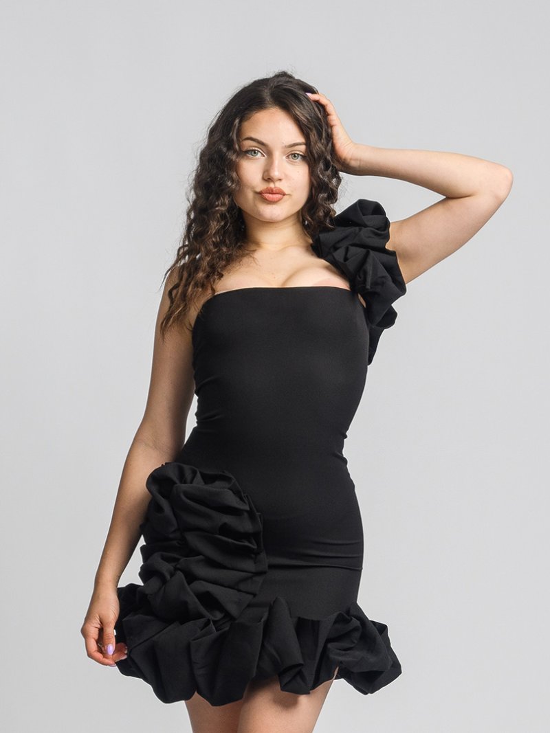 Вечерна къса рокля с едно рамо и набори This Little Black Dress Черна