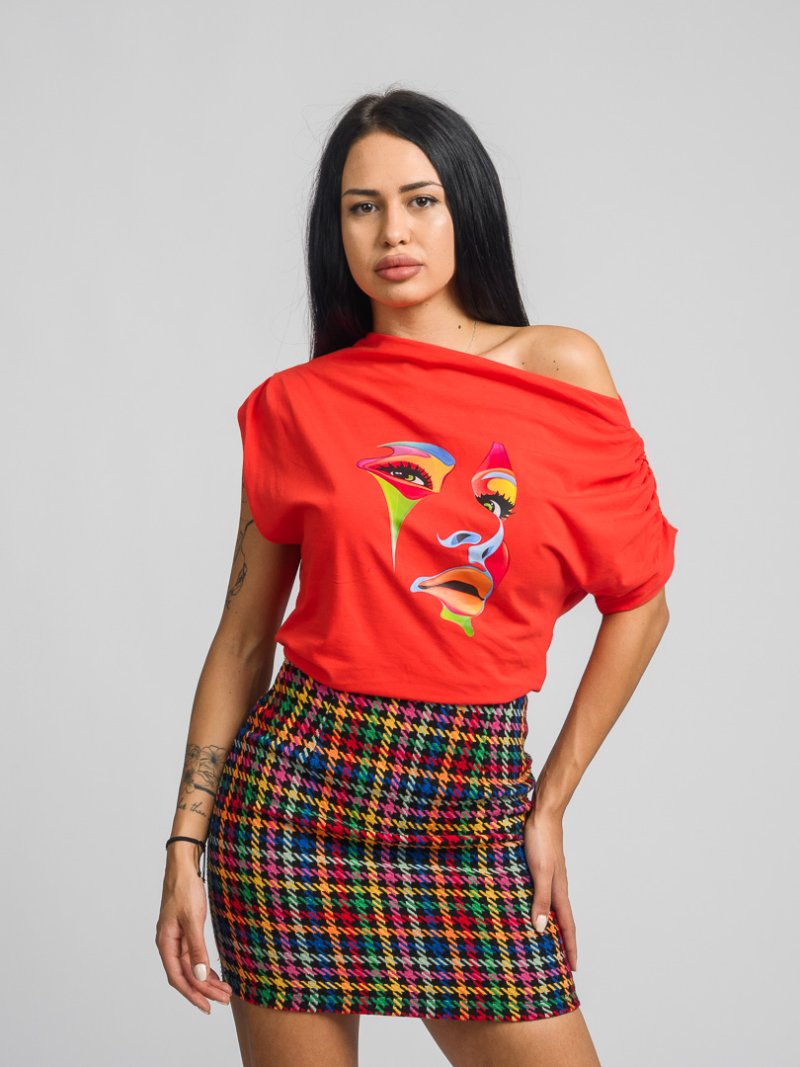 Дамска асиметрична тениска Colorful Girl Червена