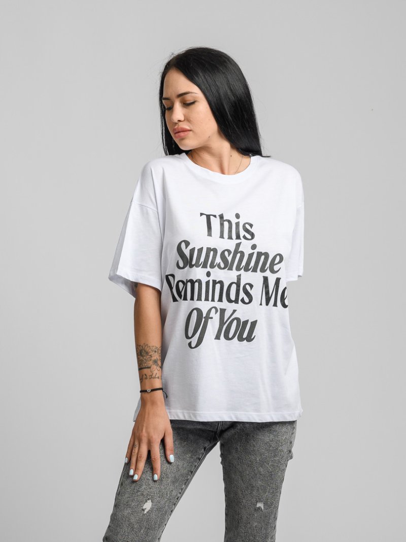 Дамска овърсайз тениска One Size This Sunshine Бяла