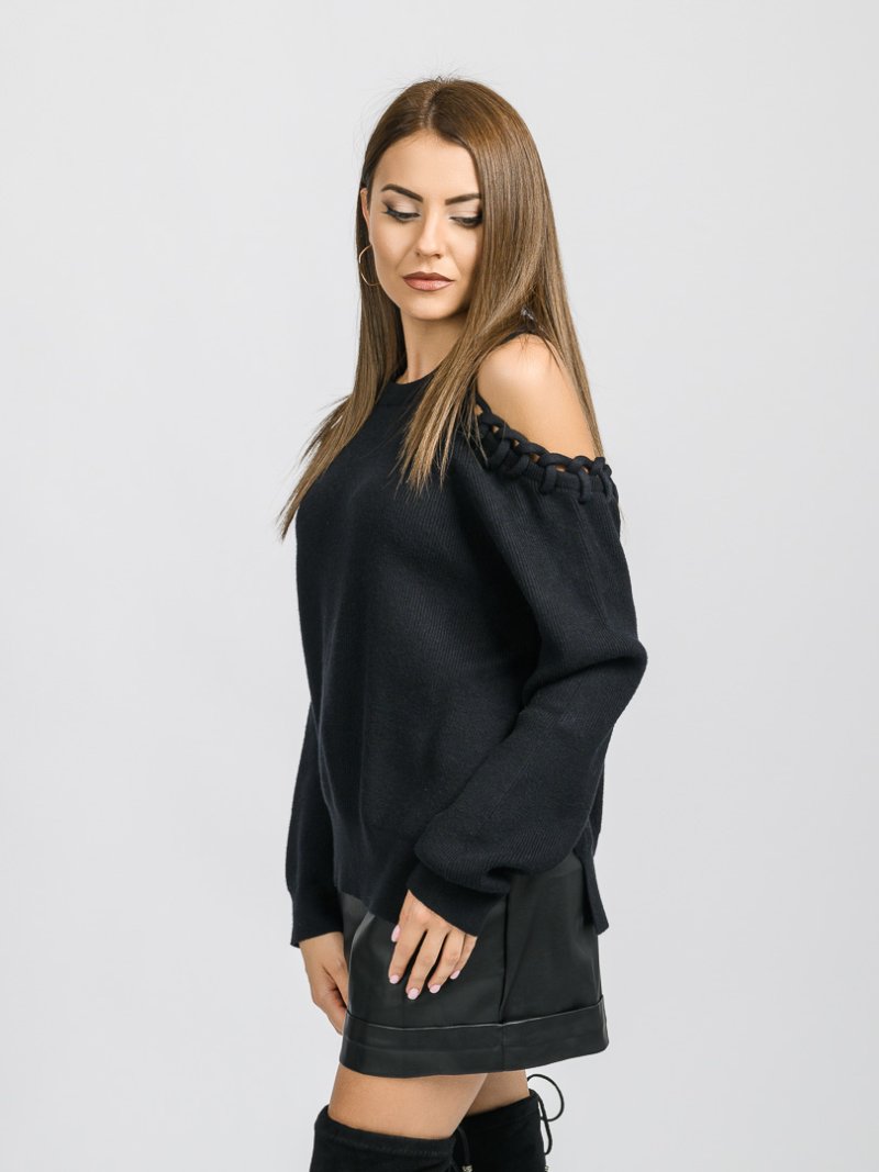Дамски пуловер с голо рамо Черен